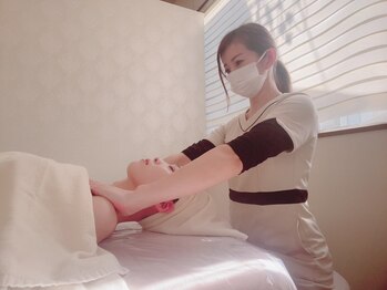 リアン 津店(Rian)の写真/憧れのシュッとしたフェイスラインに!肩首リンパから整える本格コルギで、お顔の悩みもスッキリ解消♪