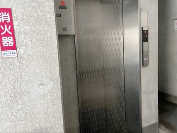 ラピスガーデン 東神奈川(LAPIS GARDEN)/エレベーターで4階へ