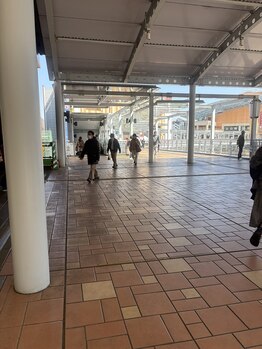 キャンディ 海老名駅前店(Candy)/エスカレーターの方に行きます