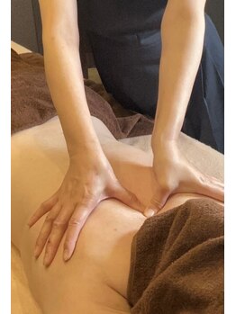 サロンドエステティック カレン(Salon de Esthetique CAREN)の写真/強力リンパマッサージで脂肪撃退！肩こり、腰痛にも◎死海の水で大量発汗！老廃物の排出を促します♪