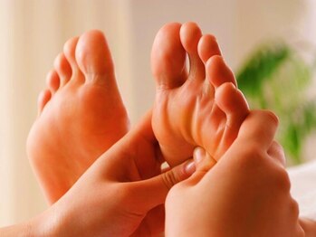 中国式足裏健康法 緑州 柏店の写真/【脚のむくみ&全身の疲れ解消☆足裏+全身65分¥5800】肩こり腰痛など疲れが出やすい部分~足つぼまで施術◎