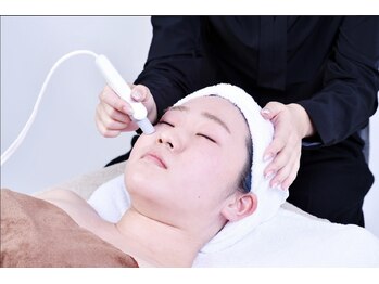 リリーココ(Lily Coco)の写真/【いちご鼻・角栓スッキリ！】美容液で洗う新感覚ケア！汚れを落としながら同時に保湿まで叶う毛穴洗浄♪
