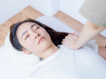 リン 吉祥寺店(Rin)の写真/【首肩こりの根本改善】でスッキリ軽い肩甲骨と首肩へ★頭痛の改善にも◎《肩こり・巻き肩・猫背改善に》
