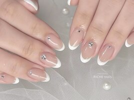 フレンチ×ビジューネイル