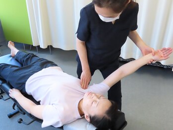 イーク 丸の内カイロプラクティック整体/猫背・胸の筋膜リリース・整体