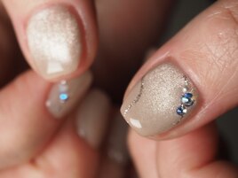 ベージュマグネットネイル