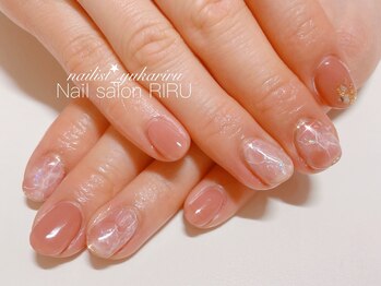 リル(RIRU)/大理石風ネイル