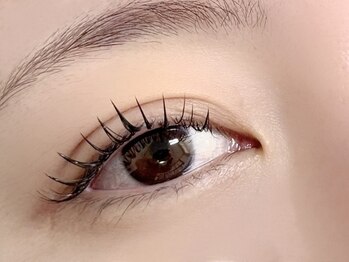 まつ毛と眉毛の専門店 FlorEye【フローレイ】大矢知店【2/13 NEW OPEN(予定)】の写真/自まつげの負担が少ないのが◎長時間たっても崩れないデザインキープラッシュ!自まつげの負担も少なめ