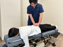 横浜鶴見TS整骨院の雰囲気（専用の施術ベッドを使用して体の調整を行っていきます）