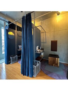 ヨモギー 麻布十番店(YOMOGii)/落ち着いた雰囲気の店内