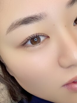 イソ(iso.)/目元に合わせたデザインを。