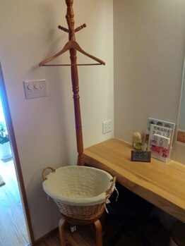 なごみ整体院/こちらに服やカバンなど置いてね