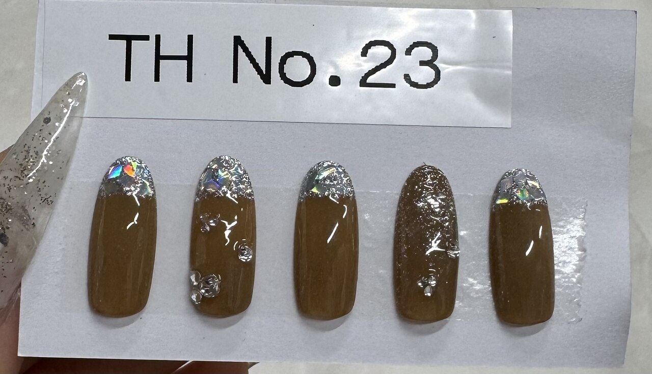 2026年冬トレンド】ボルドー フレンチ ハンドのネイルデザイン集｜人気