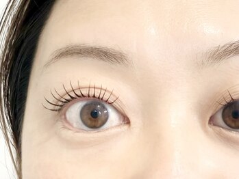 アイラッシュサロン ウインクル(Eyelash Salon Winkle)の写真/下がる・短いまつげを、自然な立ち上がりと長さで同時に叶える！エクステ×パーマの『＆ヘルシー』。