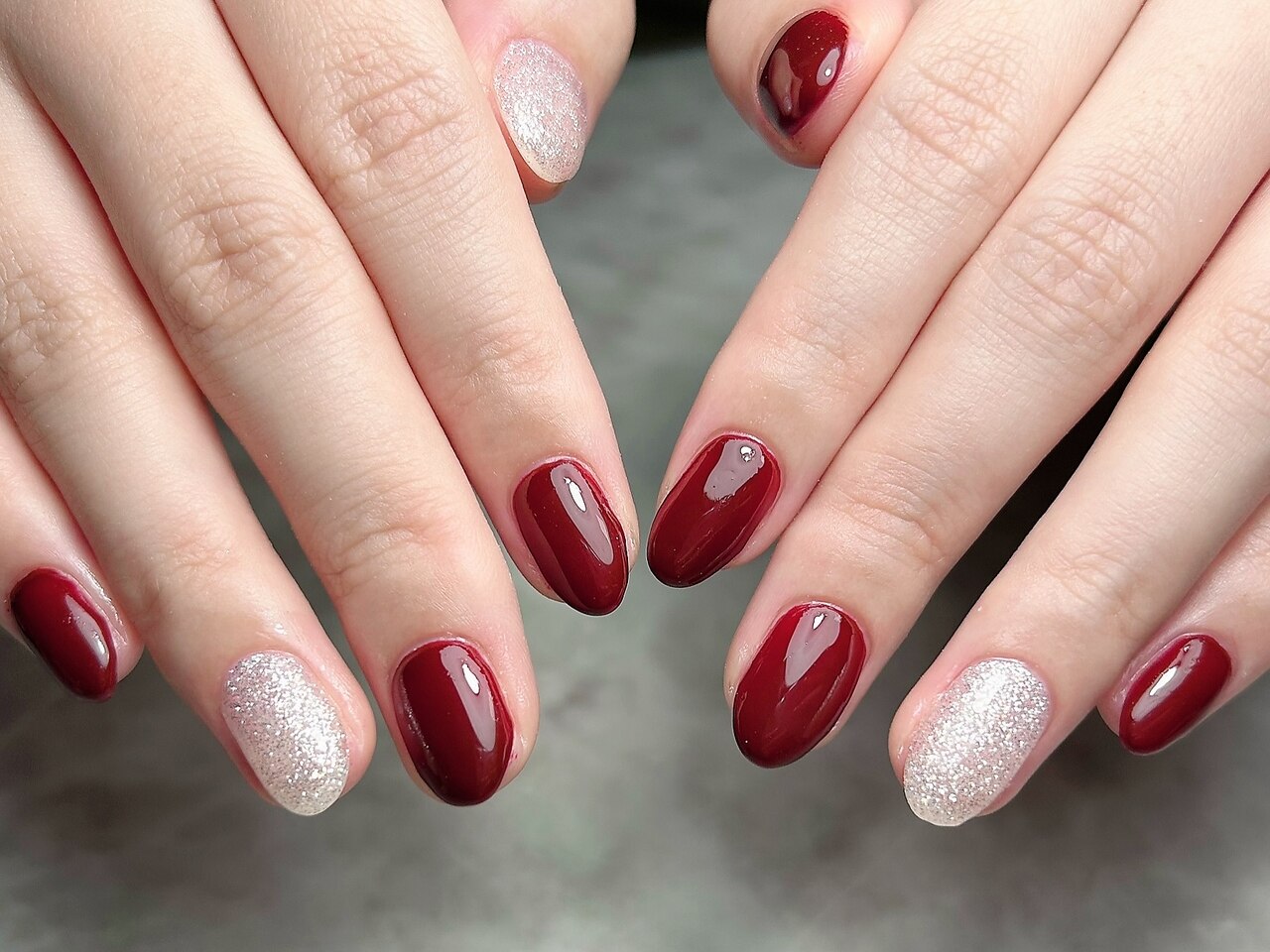 2025年-2026年冬トレンド】ボルドー シンプルのネイルデザイン集｜人気