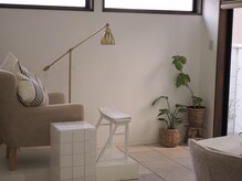 サロン ウイ(salon ue)の雰囲気（リラックスしていただけるフットスペース）