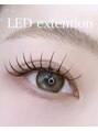 リシェルアイラッシュ 相模大野店(Richelle eyelash) 専用の接着剤とLEDライトを使用しエクステを装着していきます!