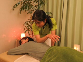 とも整体院/パソコン肩をゆるめるマッサージ