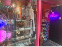 念ネイルの雰囲気（入り口はリメイク服と雑貨屋ですが普通に入って下さい。）