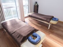 葵の葉鍼灸院/明るく落ち着いた施術空間