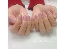 うる艶なキレイめカラーが人気♪丁寧ケアでささくれ予防も◎