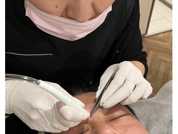 ハナサクラ 心斎橋(HANASAKURA)/細かな部位も電気脱毛にお任せ！