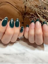 エム(em)/緑ネイル