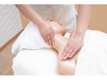 ポーラ センター北駅前店(POLA)/リンパを流し綺麗な首のラインへ