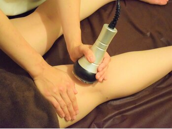 ルナ ボーテ(Lune Beaute)の写真/キャビ,ラジオ波,神業ハンドで劇的にラインが変わる！徹底下半身＆美脚コース70分★凸凹脂肪にも効果◎