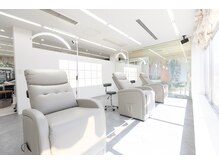 シュウ(shu)の雰囲気（実際の空間は仕切りをして半個室空間になっております。）