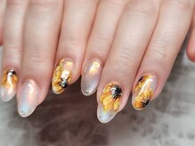 ネイルプラスユウ(NAIL+U)の雰囲気(夏の定番!ひまわりもオーロラパウダーを合わせて大人っぽ♪)