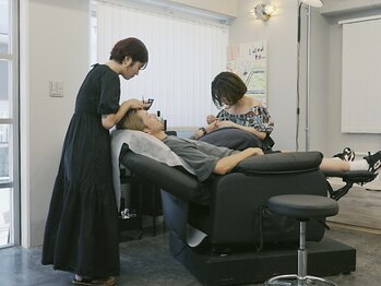 トーキョーパートナーズ(TOKYO PARTNERS)の写真/時短が叶って目元も指先も同時に可愛く♪年齢を問わず指先・目元から上品に魅せる『大人のためのデザイン』