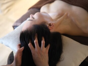 キコ リラクゼーションサロン(KICO by PLUS)の写真/【眠りが浅い/頭が重たい/そんな不調を感じる方へ】頭痛改善！カッサでコリほぐし！快眠ヘッドスパ¥6,800
