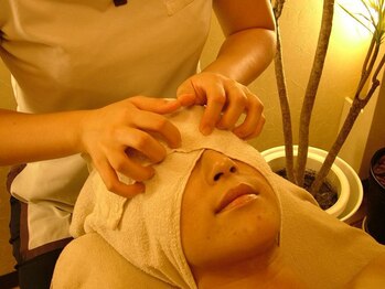 アペゼ バゲット 本八幡店(Apaiser Baguette)/眼精疲労には顔ツボ　10分¥1,100