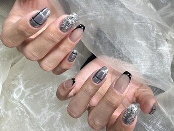 ヒラソルネイル(Girasol nail)/お姉さんネイル！黒白灰色