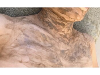 プレジール エテ(plaisir Ete)/首とデコルテ・ハープピーリング