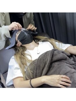 エイム 目黒店(Aim)の写真/時短でスピーディーが人気！ワンカラーよりマグネットが◎まつ毛とハンド同時施術で憧れの指先に♪