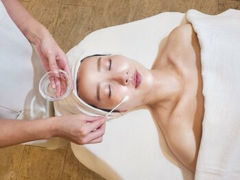 レディーススパアンドエステ テフ ホテル阪神(TeF)の写真/『韓国美肌ホワイトピーリング¥5500』乳酸ピーリング×幹細胞×高濃度ピュアビタミンCで集中美白