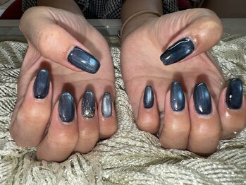 ネイルサロン シェリ(NAIL SALON Cheri)の写真/幻想的な光の層！パウダーとフィルムを閉じ込めた、うるつやぷっくりネイル