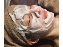 フェイシャルアンドボディ ジュネス 逗子/たっぷりの泡で毛穴汚れを洗浄。