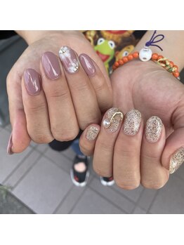 トータルサロン 白べぇーっ プラス/アシメネイル