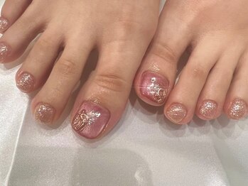 ユニ(uni.)の写真/【豊富なデザインで理想のネイルへ◎】角質ケアはもちろん、爪の形までキレイに整え、美しく仕上げます♪