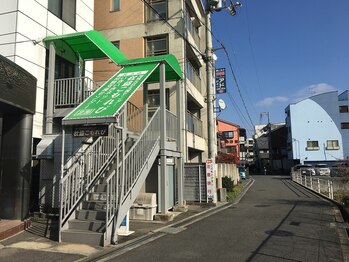 ミニョンアイラッシュデザインサロン くずは店/【駐車場案内-2】当店のビル横の