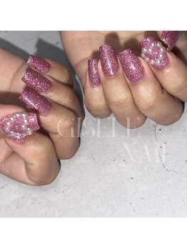 ジゼルネイル(Gisele Nail)/ピンクグリッターネイル