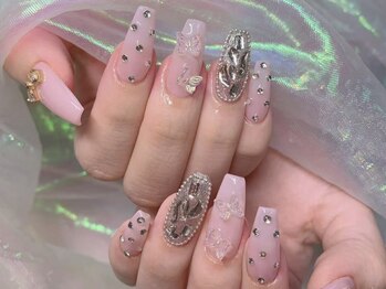 メイ アンド ウェイ(May&Way)の写真/存在感のあるパーツが沢山！シンプルだけど色味にこだわりたい方必見☆貴方だけのオリジナルnailを♪