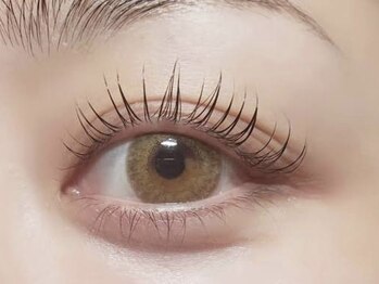 ポンパデュール(Pompadour)の写真/当店人気♪まつげパーマ上下¥6,600/パリジェンヌラッシュリフト¥6,600◆目に光が入りぱっちり可愛い印象へ*