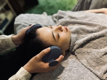 ニドネ(nidone)/リラックス効果高めるブラシ施術