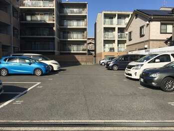 ミニョンアイラッシュデザインサロン くずは店/【駐車場案内-3】マンションの次