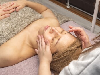 hina's houseの写真/【本格コルギでスッキリ小顔魅せ】骨や筋肉をダイレクトに刺激!石膏パックでキュッと引き締まったお肌へ♪