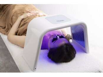 アイブランディング(eye BRANDing)の写真/繰り返すニキビ等の肌のお悩みに!韓国シェアNO1 LED光照射美顔 正規導入オメガPDT 使用
